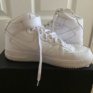 Nike Men’s Air Force 1 Mid (Size 10)